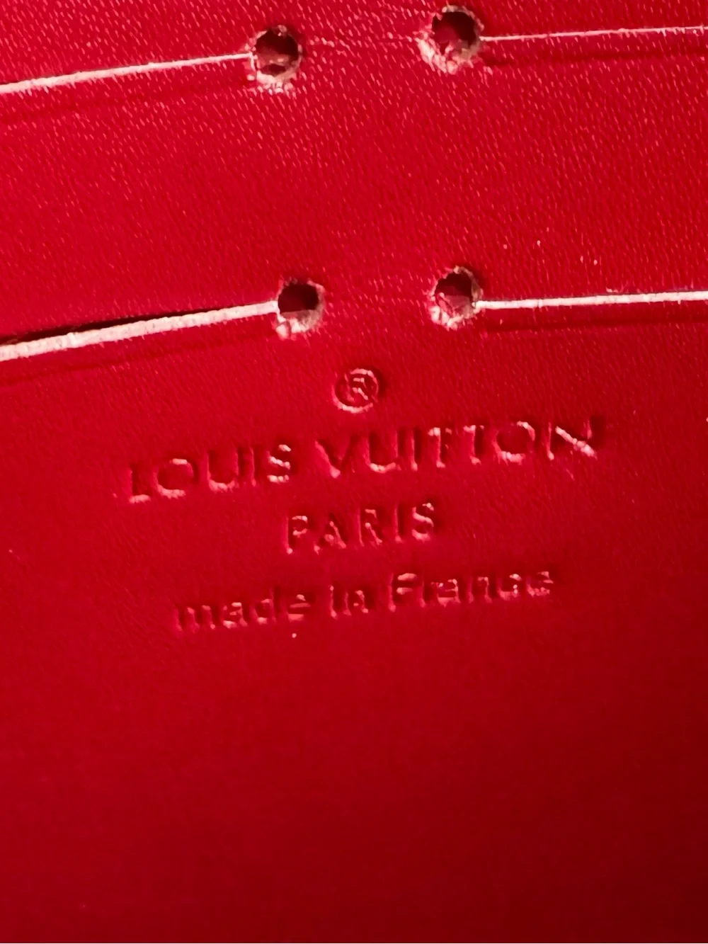 ✨🛍️ Louis Vuitton Red Vernis Sarah Noeud Wallet